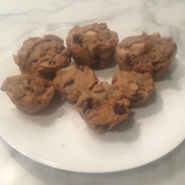 Whole Wheat Pear Chocolate Chip Blondies + recipe | Glitter & Grace Blog #wholewheat #pear #chocolate