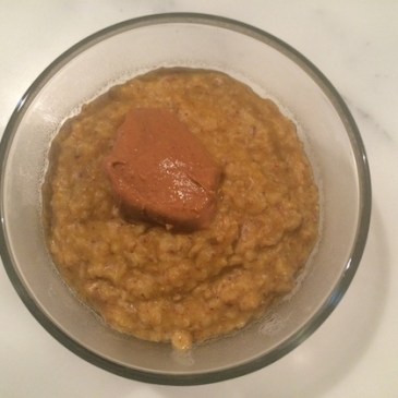Pumpkin Spice Oatmeal + recipe | Glitter & Grace Blog #fallrecipe #pumpkin #oatmeal