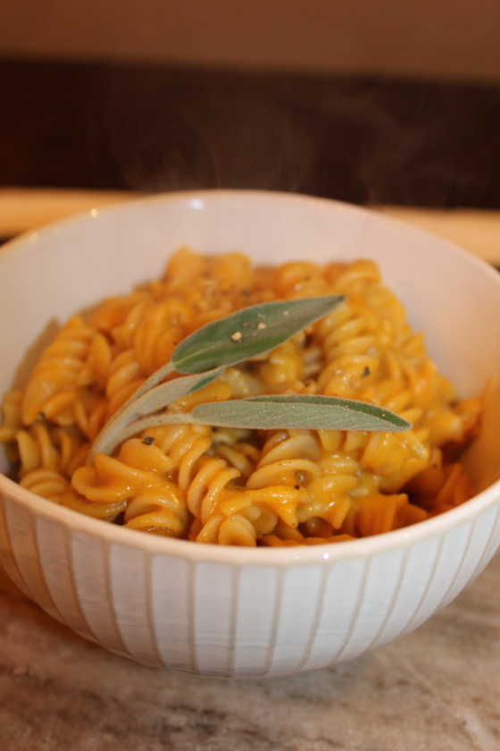 Creamy Vegan Pumpkin Pasta + recipe | Glitter & Grace Blog #fallrecipe #pumpkin #vegan