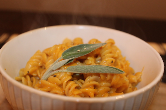 Creamy Vegan Pumpkin Pasta + recipe | Glitter & Grace Blog #fallrecipe #pumpkin #vegan