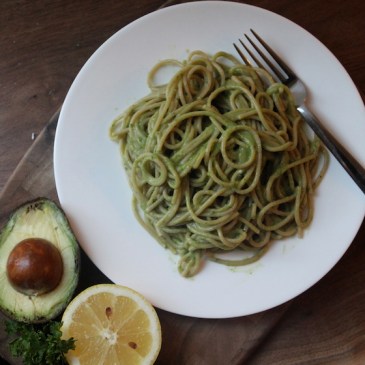 Avocado Lemon Pasta + recipe | Glitter & Grace Blog #avocado #lemon #springrecipe
