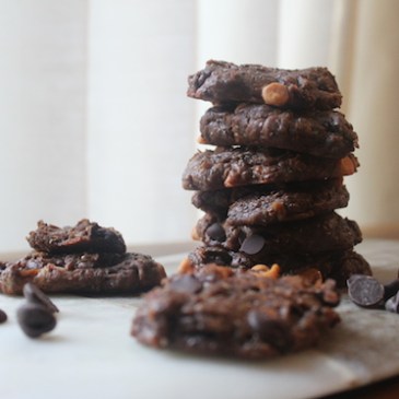 Chocolate Peanut Butter Chia Cookies + recipe | Glitter & Grace Blog #chocolate #peanutbutter #chia #vegan #glutenfree