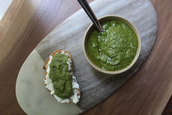Mint Parsley Pesto + recipe | Glitter & Grace Blog #summerrecipe #mint #parsley #italian
